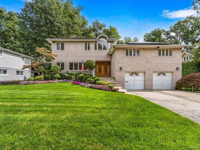 House for sale in Hamilton Park at Roslyn, Village of Roslyn