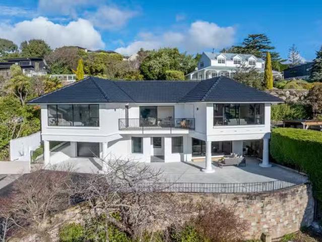 House for sale in Chaslands, Canterbury
