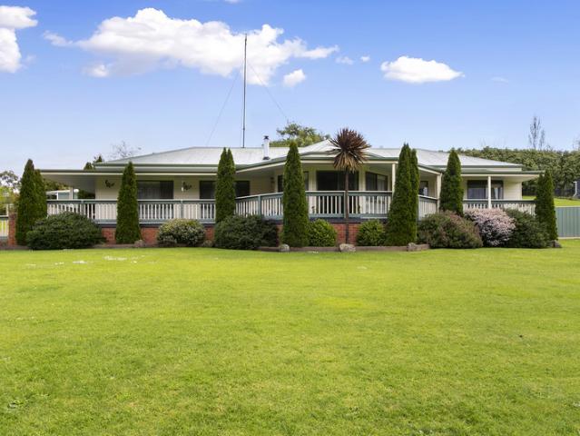 House for rent in Churchill, Victoria