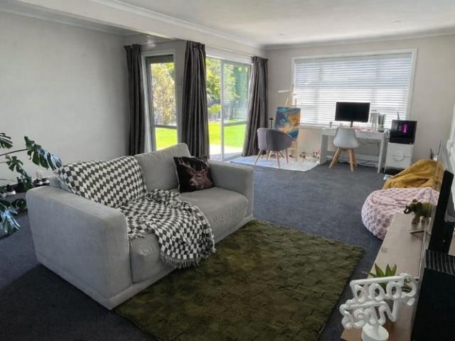 House for rent in Chaslands, Canterbury