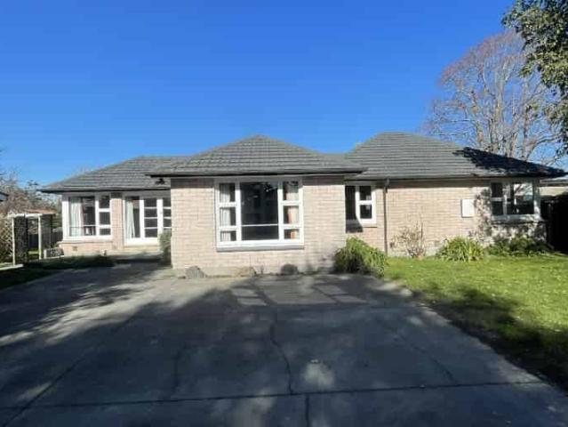 House for rent in Chaslands, Canterbury