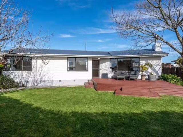 House for sale in Chaslands, Canterbury