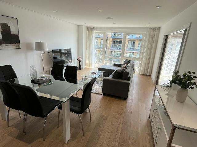 Apartment for rent in Strand-on-the-Green, Greater London
