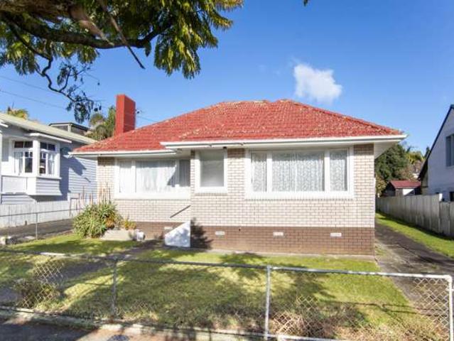 House for sale in Westmere