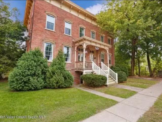 Apartment for rent in Kingston