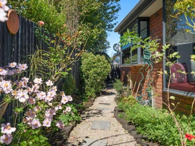 Property for sale in Chaslands, Canterbury