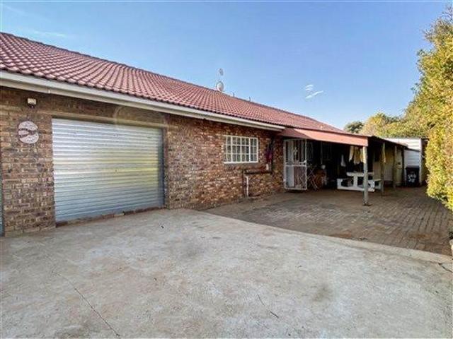 House for sale in Waterkloof, Gauteng