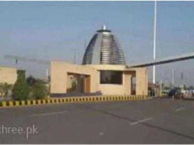 Land for sale in Model Town