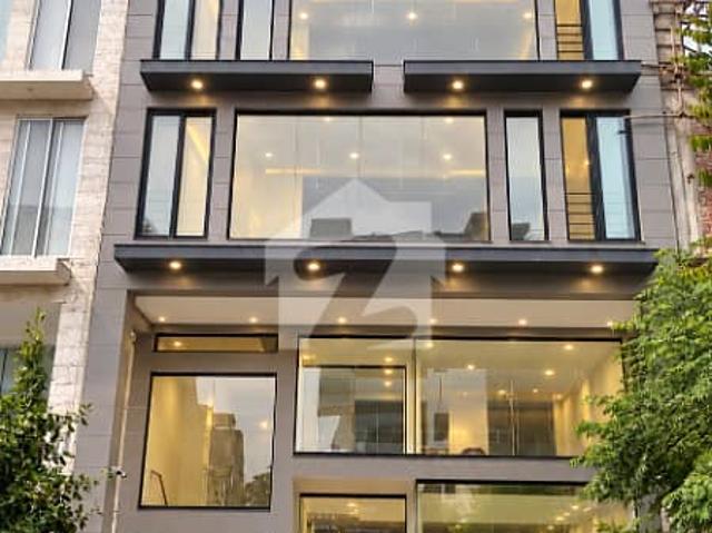 Building for rent in لاہور, لاہور ڈویژن