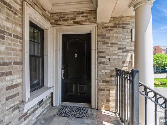 Townhouse for sale in Edgewater