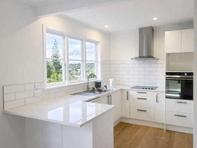 House for rent in Oratia
