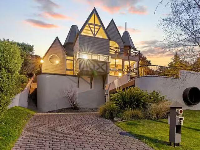 House for sale in Chaslands, Canterbury