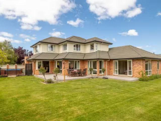 House for sale in Chaslands, Canterbury