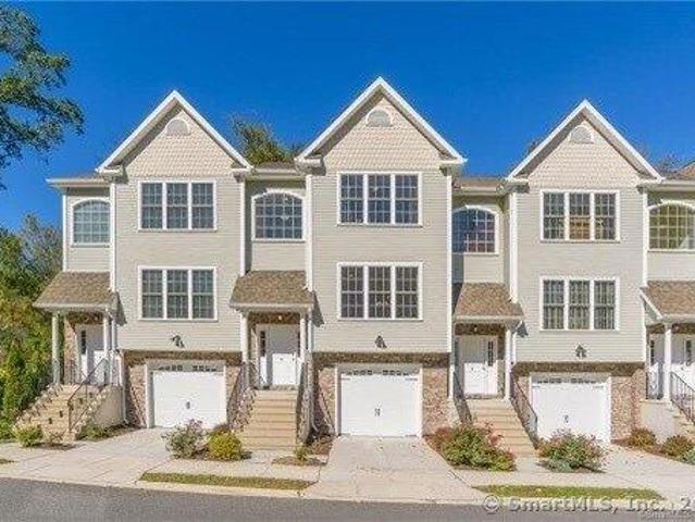 Condo for rent in Brookfield