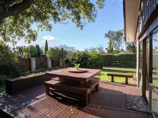 House for sale in Chaslands, Canterbury