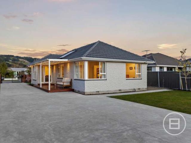 House for sale in Chaslands, Canterbury