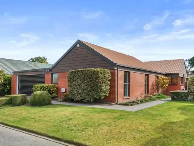 House for sale in Chaslands, Canterbury