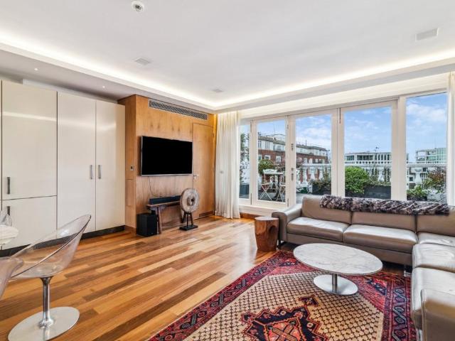 Apartment for rent in The Phillimore Estate, Greater London