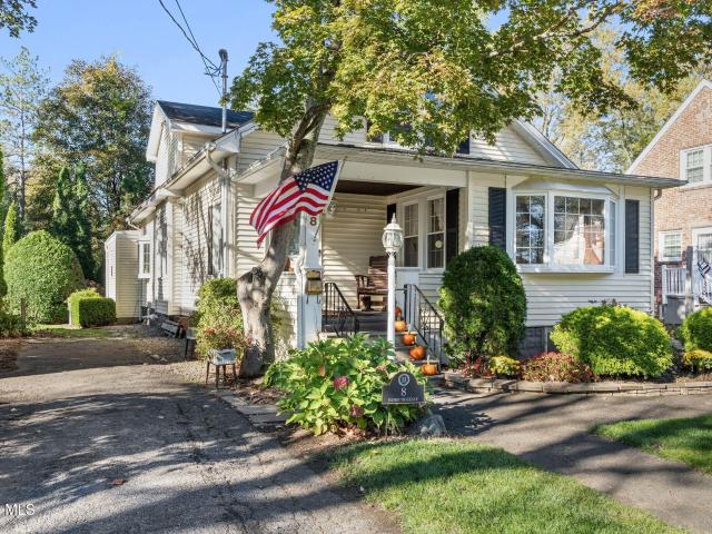 House for sale in Elsmere, Town of Bethlehem