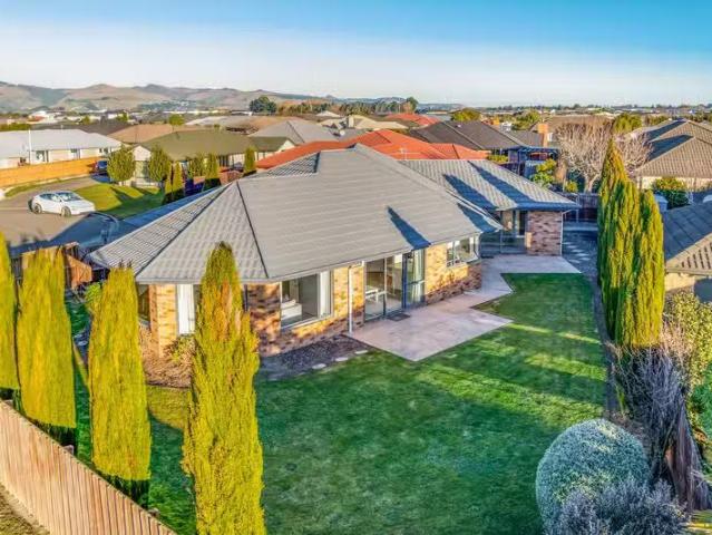 House for sale in Chaslands, Canterbury