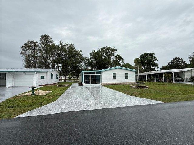 House for sale in Oxford, Florida