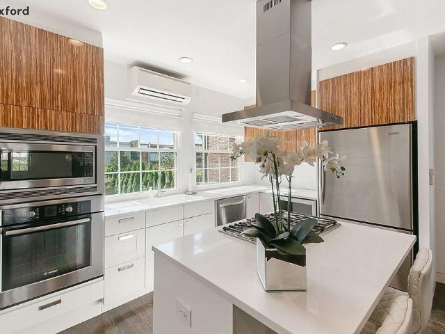 Detached House for sale in Queens, Arverne
