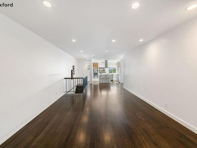 Detached House for sale in Queens, Arverne