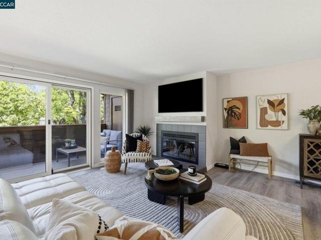 Townhouse for sale in Pleasant Hill, California
