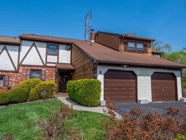 Townhouse for sale in Sayreville, New Jersey