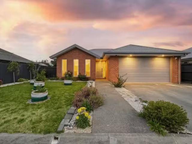 House for sale in Chaslands, Canterbury