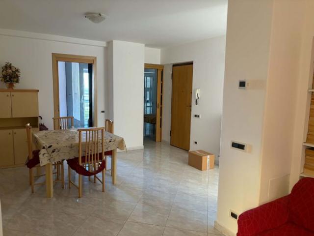 Appartamento in affitto a Centro, Marche