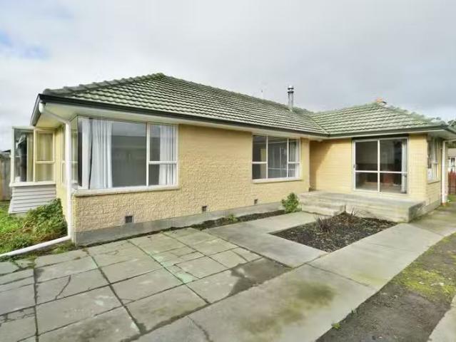 House for sale in Chaslands, Canterbury