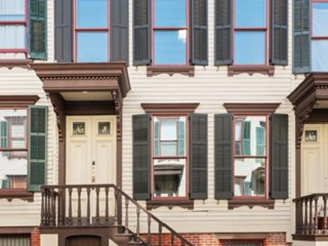 Townhouse for sale in Arverne, New York