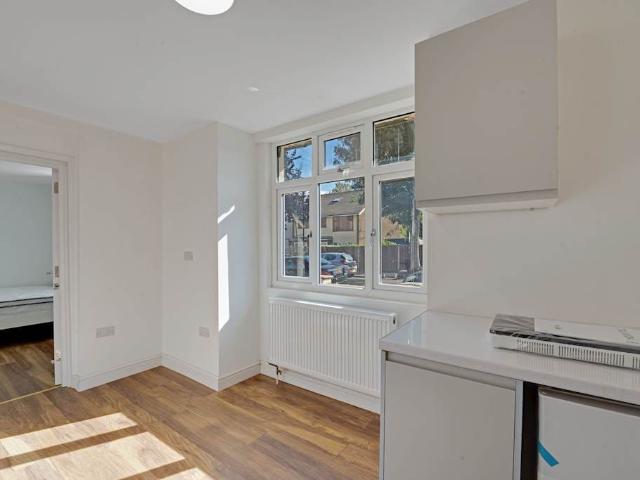 Studio for rent in London Borough of Ealing, Greenford