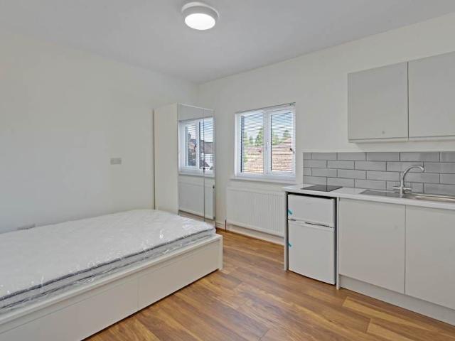 Studio for rent in London Borough of Ealing, Greenford