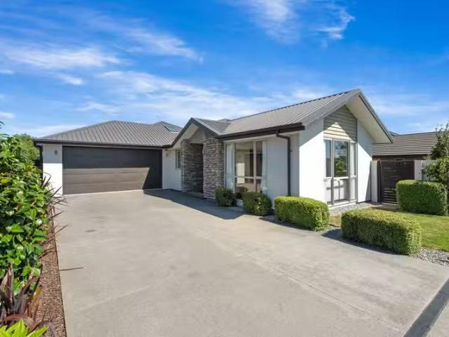 House for sale in Chaslands, Canterbury