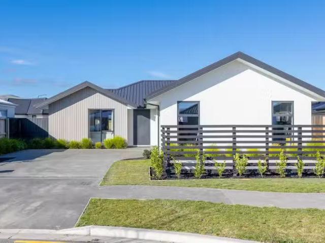 House for sale in Chaslands, Canterbury