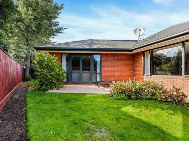 House for sale in Chaslands, Canterbury