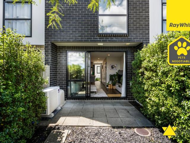 Townhouse for rent in Oratia