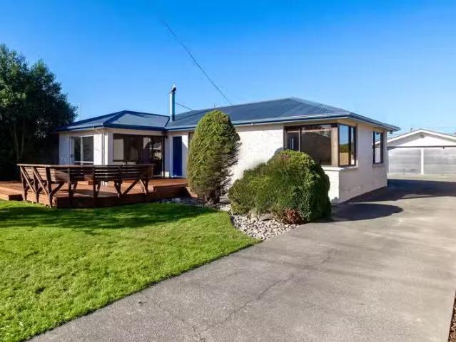 House for sale in Chaslands, Canterbury