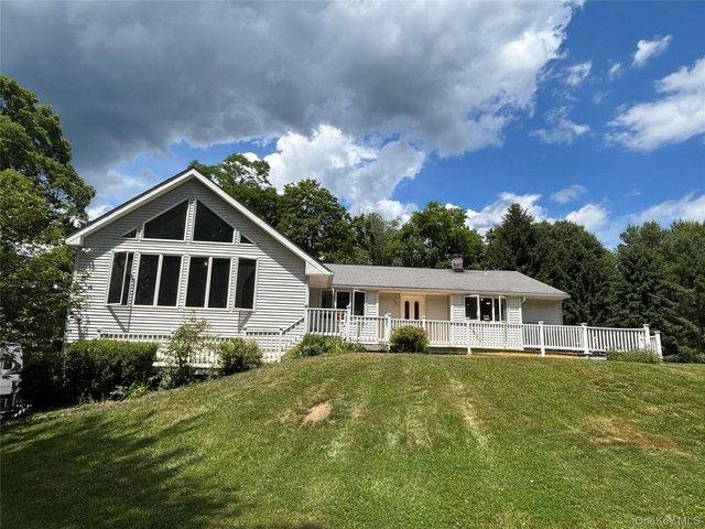 House for sale in Pleasant Valley, New York