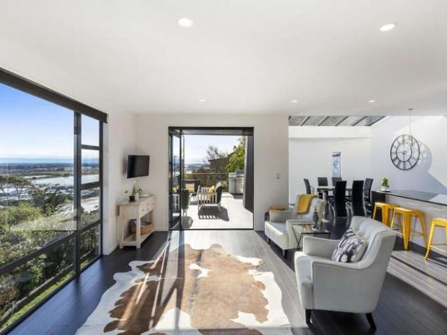 House for sale in Saint Andrews Hill, Christchurch