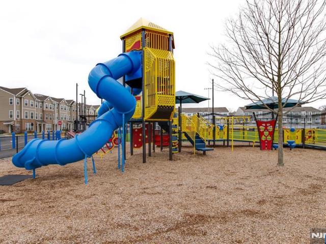 Townhouse for sale in Wood Ridge, New Jersey