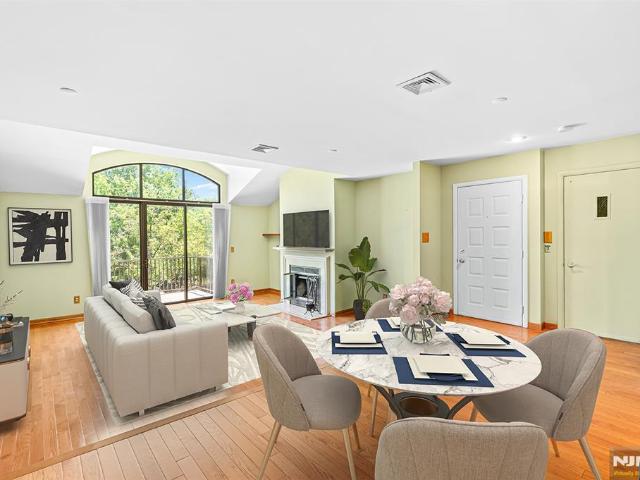Townhouse for sale in Teaneck, New Jersey
