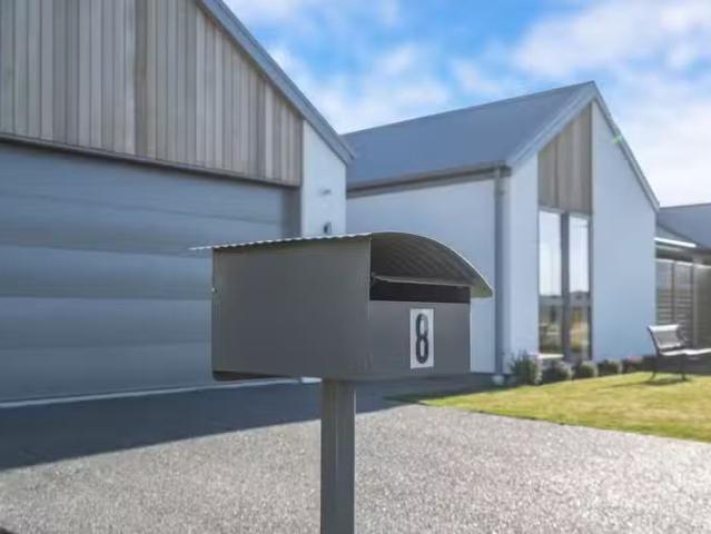 House for sale in Chaslands, Canterbury