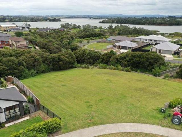 Land for sale in Awhitu, Oroua County