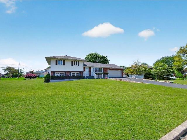 House for sale in Smithtown, New York