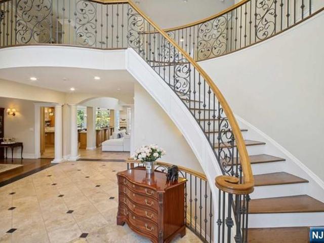 House for sale in Englewood Cliffs, New Jersey
