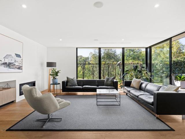 Townhouse for rent in Solway, Melbourne