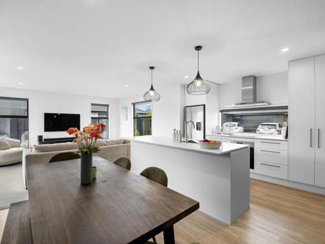 House for sale in Chaslands, Canterbury